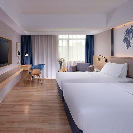 Kyriad Marvelous Hotel Dongguan Changan Light Rail Station Bagian luar foto