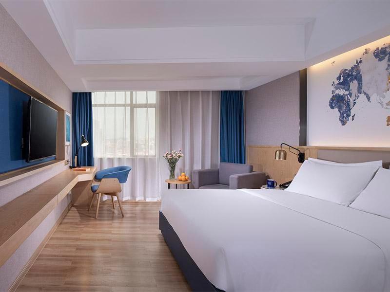 Kyriad Marvelous Hotel Dongguan Changan Light Rail Station Bagian luar foto