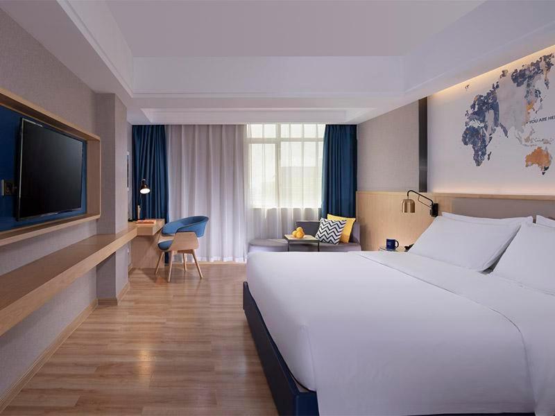 Kyriad Marvelous Hotel Dongguan Changan Light Rail Station Bagian luar foto